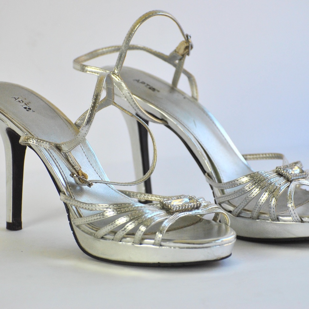 Size 8.5 Women Heel Shoes